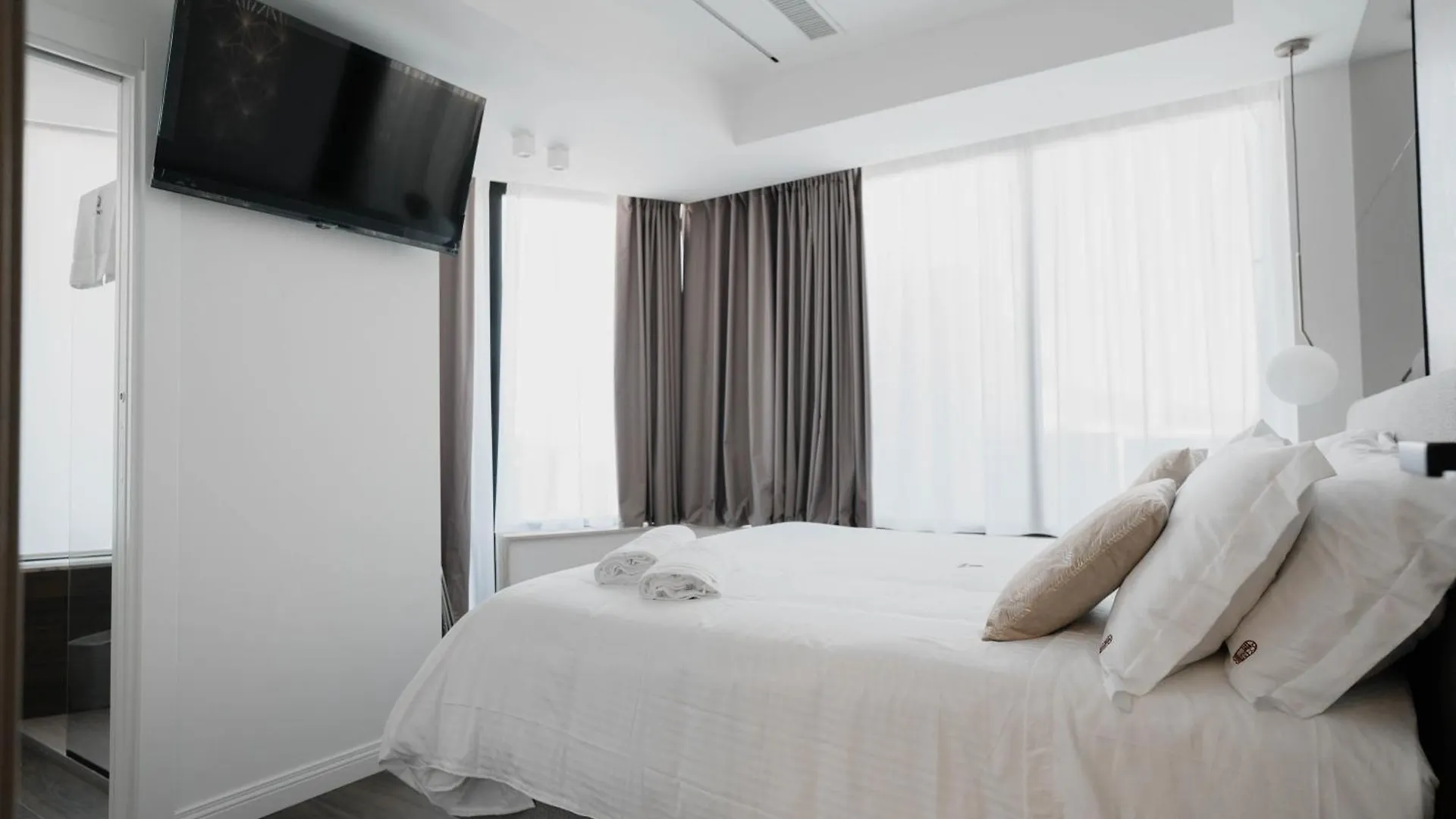 Poetica Boutique Sky Hotel Napoli 4*,
