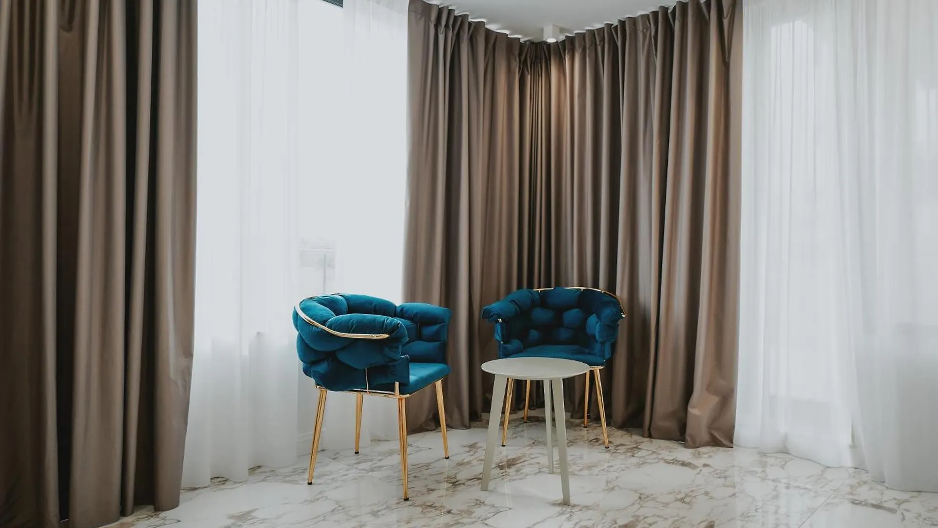 Poetica Boutique Sky Hotel Naples 4*,