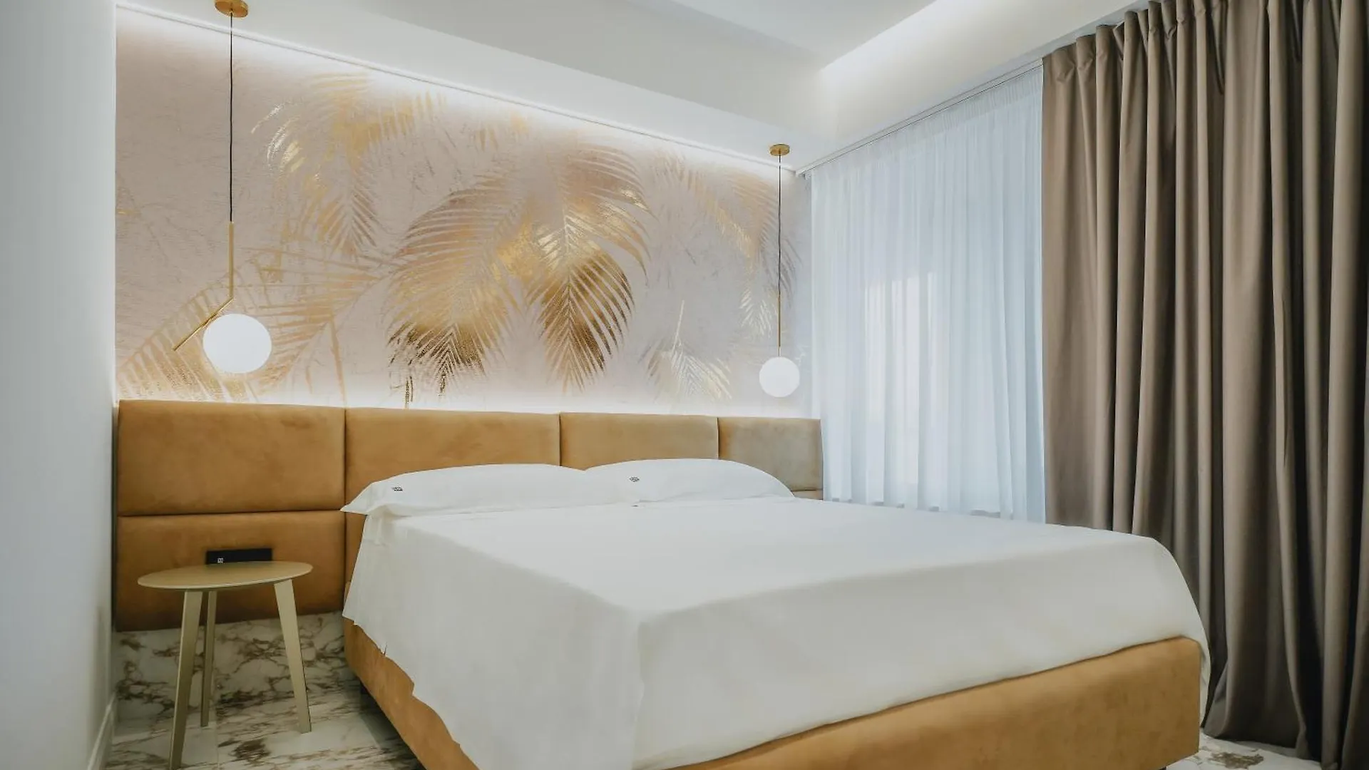 Poetica Boutique Sky Hotel Naples 4*,